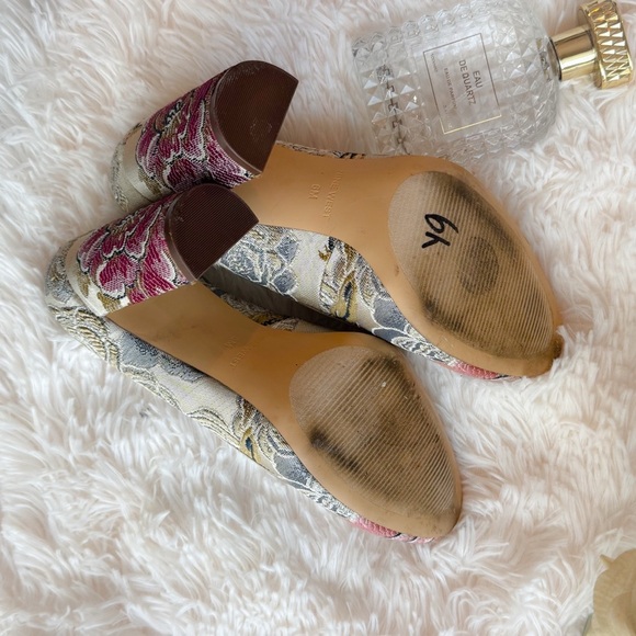 Nine West floral tapestry chunky “Scheila Pump” - Picture 4 of 7